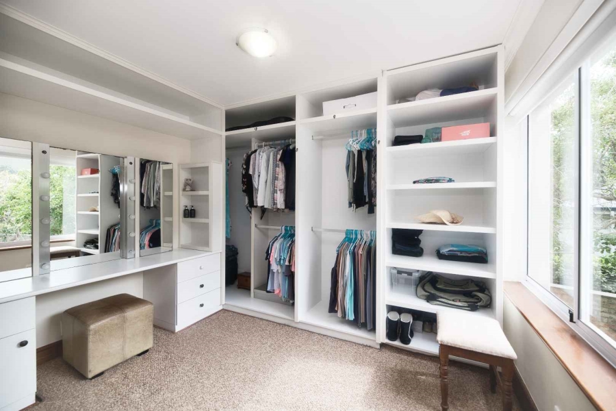 5 Bedroom Property for Sale in Fernkloof Estate Western Cape